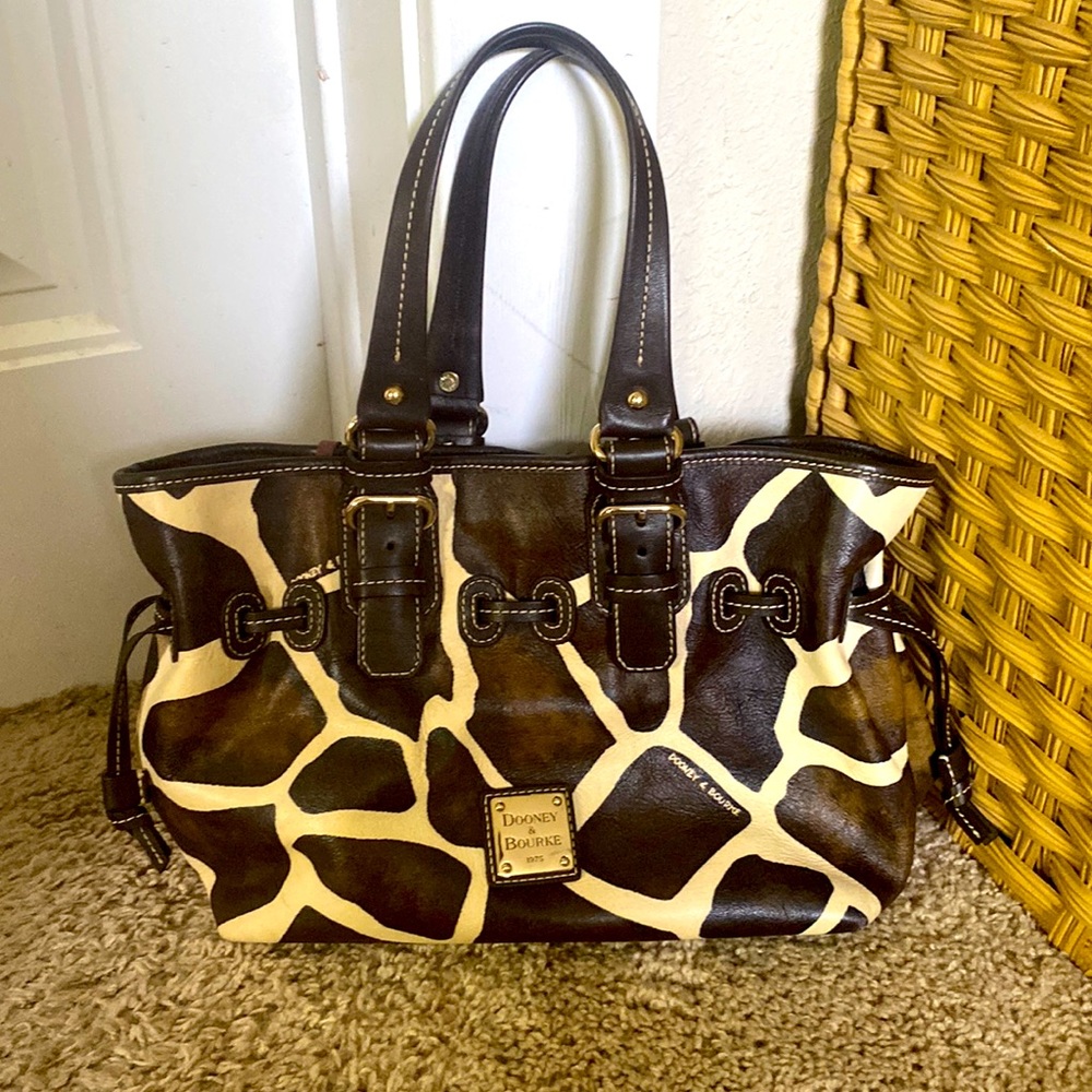 Dooney&Bourke printed purse!